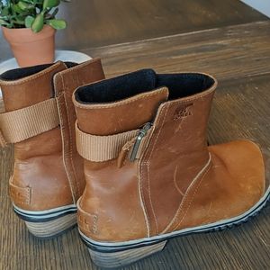 Sorel booties size 8